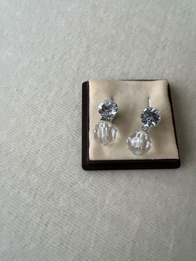 pendientes varios colores y formas