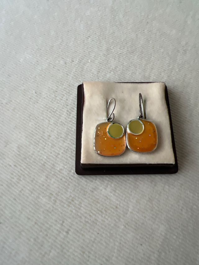 pendientes varios colores y formas