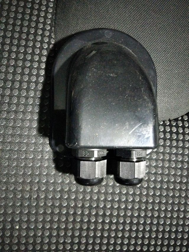 Pasacables de techo para placa solar