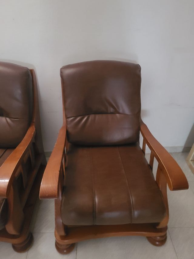 Conjunto de sofa y 2 butacas de cuero