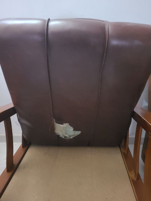 Conjunto de sofa y 2 butacas de cuero