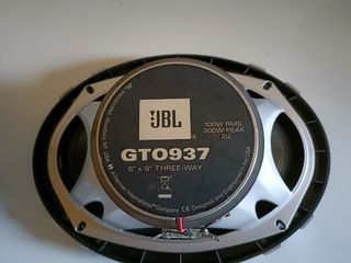 Altavoces JBl en muy buen estado.