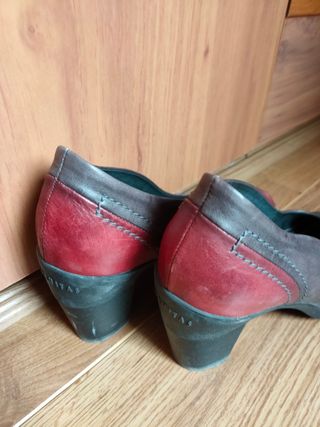 Zapatos piel bicolor Hispanitas