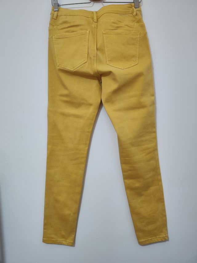 Pantalon vaquero amarillo T/ 40