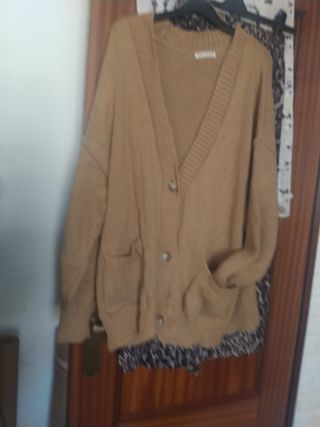 Chaqueta grande Oysho, talla L, en 12€