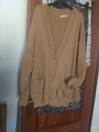 Chaqueta grande Oysho, talla L, en 12€