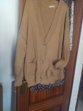 Chaqueta grande Oysho, talla L, en 12€