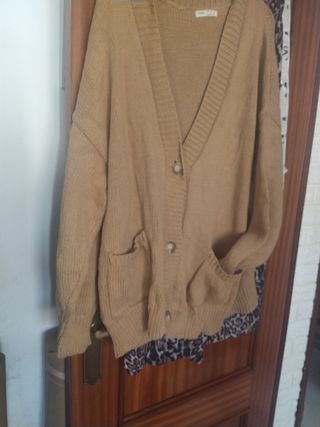 Chaqueta grande Oysho, talla L, en 12€