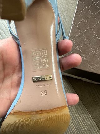 Sandali Gucci azzurro cielo.