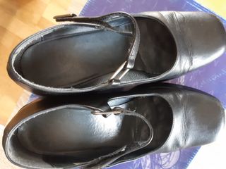 Zapato negro de cuña