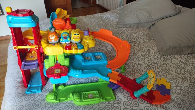 Circuito o aparcamiento de coches 