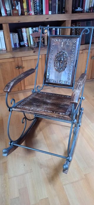 Mecedora en forja madera