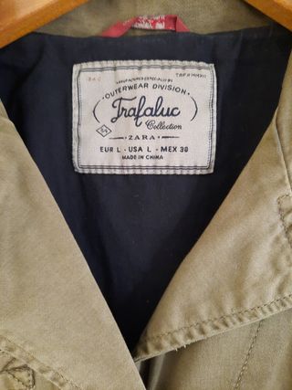 Parka caqui con tachuelas