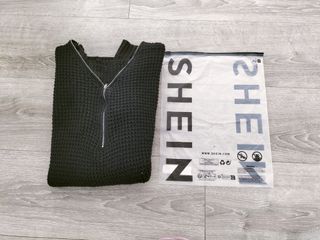 Nuevo. Jersey largo negro punto calado. Shein