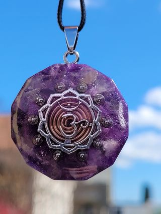 orgonite 7°chakra ametista