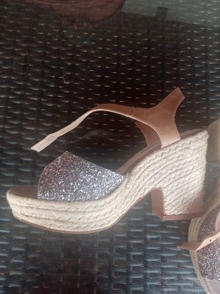 Sandalias con plataforma de fiesta.