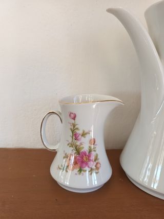 Caffettiera e lattiera romantica