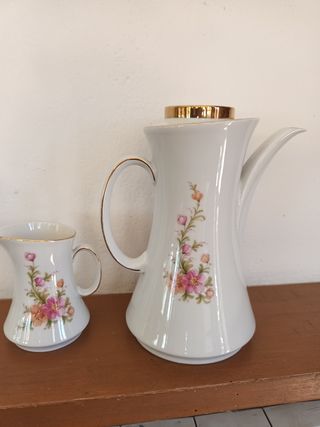 Caffettiera e lattiera romantica