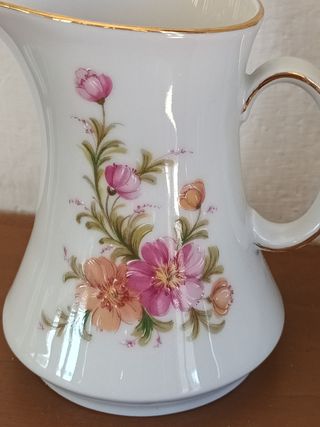 Caffettiera e lattiera romantica