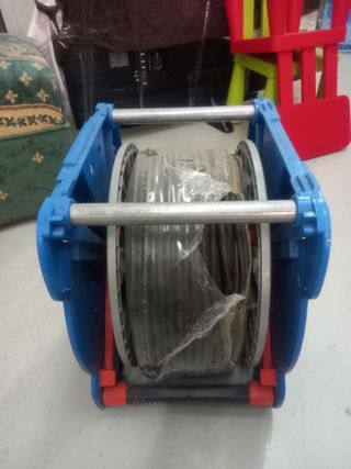 Rollo de cable con portarollos 