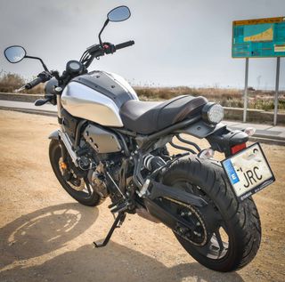 Vendo Moto Yamaha XSR 700.