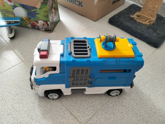 Camión de policía de PinyPon