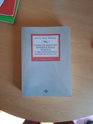 Curso de derecho internacional público