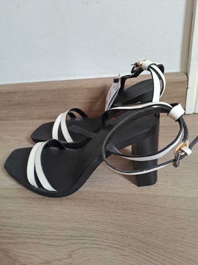 Sandalias tacón sin estrenar y con etiqueta