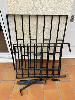 Parte y Restos de REJAS de HIERRO Macizo