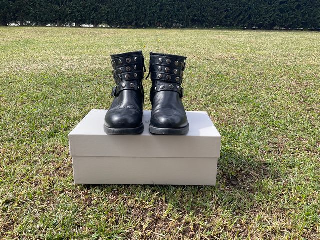 Stivaletto pelle made in italy borchiato nero