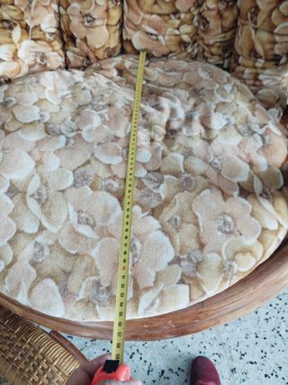 Poltrone girevoli e tavolino