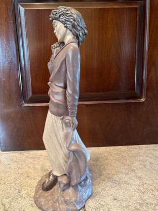 Figura mujer escayola
