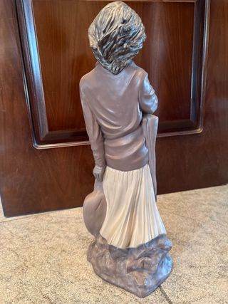Figura mujer escayola