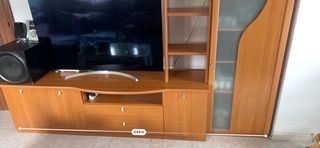 Mueble de salón para televisión con vitrina