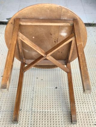 Mesa de madera noble