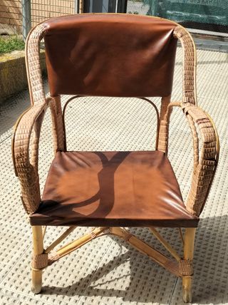Silla vintage cuero y mimbre