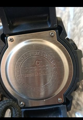 Reloj deportivo resistente de Aqua con Luz