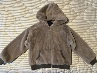 Giubbetto in ecopelliccia Bershka