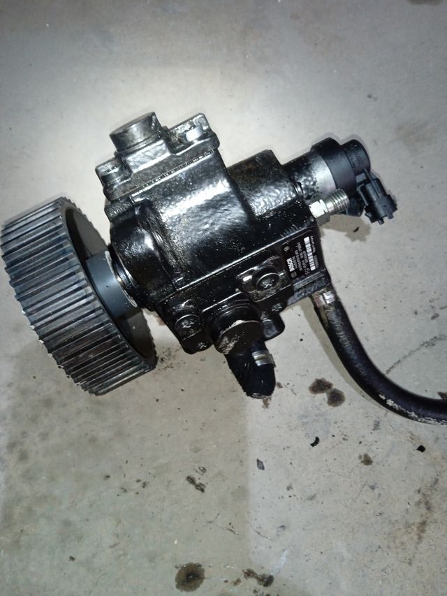 Bomba inyectora de Opel Zafira 2007