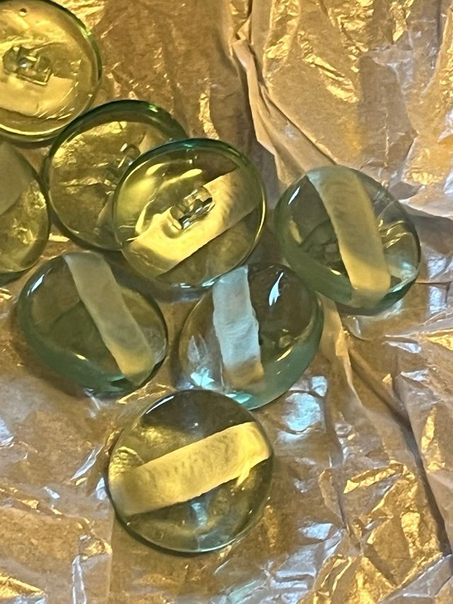 8 bottoni verde chiaro e argentati