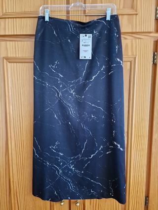 Falda midi de Zara