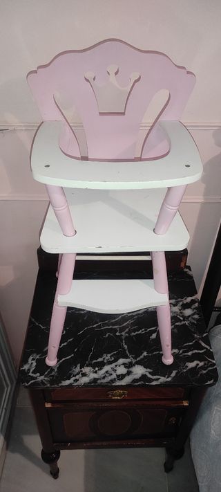 Trona, muñecas, silla madera