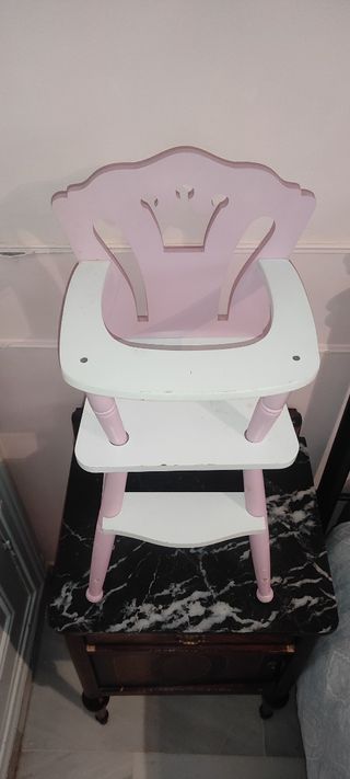 Trona, muñecas, silla madera