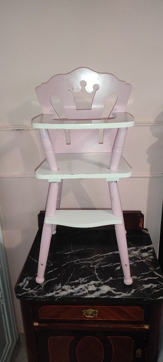 Trona, muñecas, silla madera
