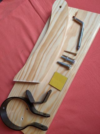 JAMONERO DE MADERA Y HERRAJES COLUMNA CURVADA