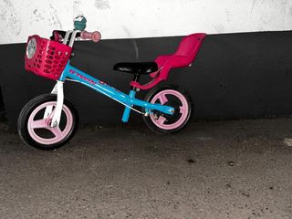 Bicicleta niña sin pedales con accesorios y casco