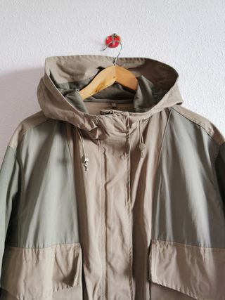 Parka oversize de chica talla L de Mango.