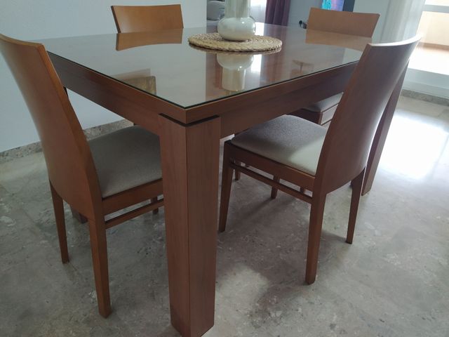 Conjunto mesa de comedor con 6 sillas