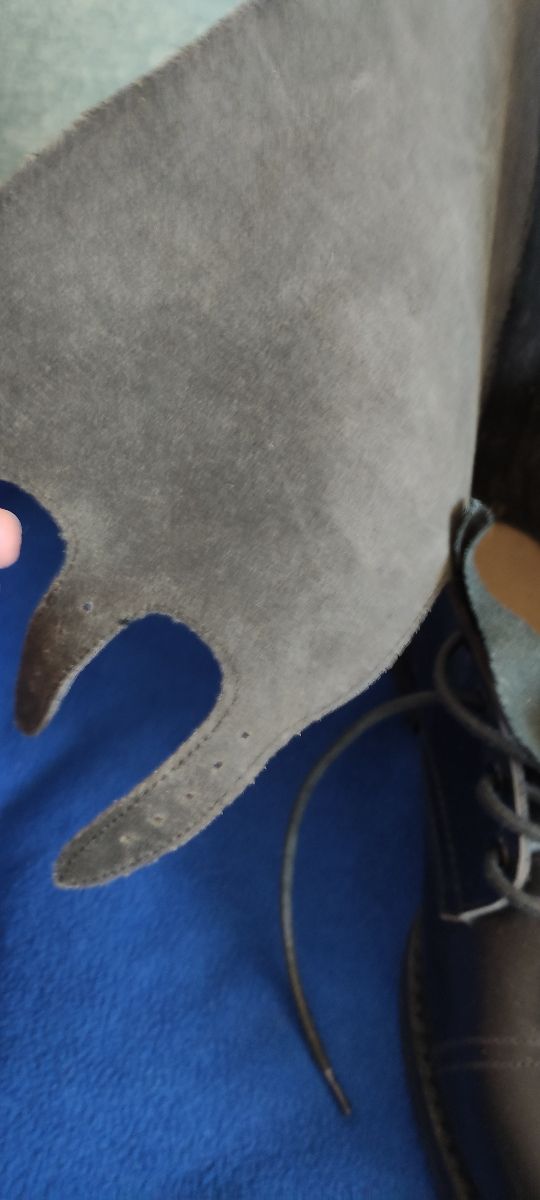 Botas negras de militar en piel.