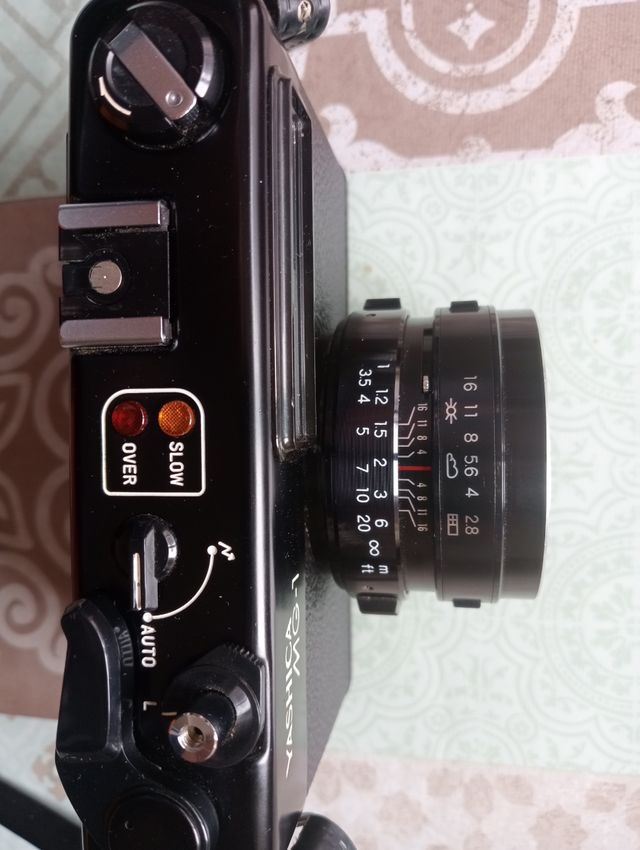 Cámara antigua YASHICA MG-1